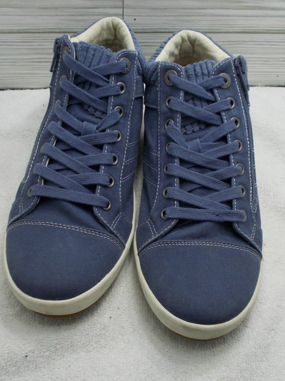 Taos Startup Womens 9.5 Canvas High Top Zip Shoes Like New